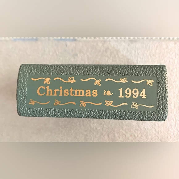 Hallmark Keepsake Hey Diddle Diddle 1994 Collector’s Ornament - Picture 5 of 11